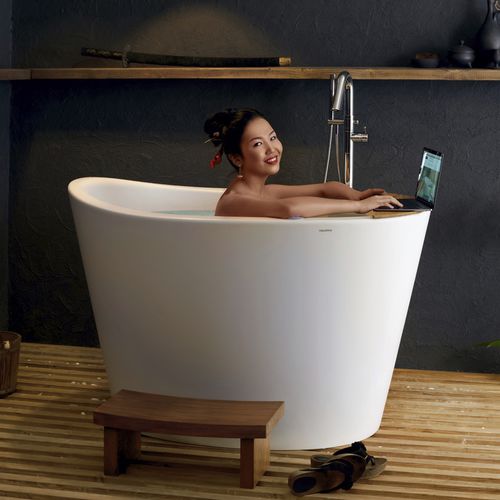 Baignoire ovale - TRUE OFURO TRANQUILITY - Aquatica Marmite SP. Z.o.o - en îlot / pour habitat / en Solid Surface