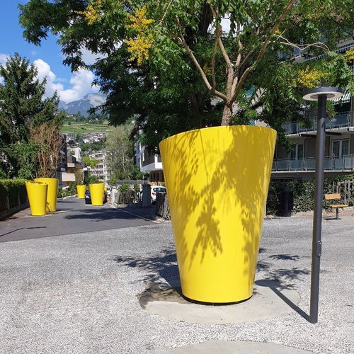 Jardinière en acier à revêtement par poudre - SION - TF URBAN - en acier / conique / sur mesure