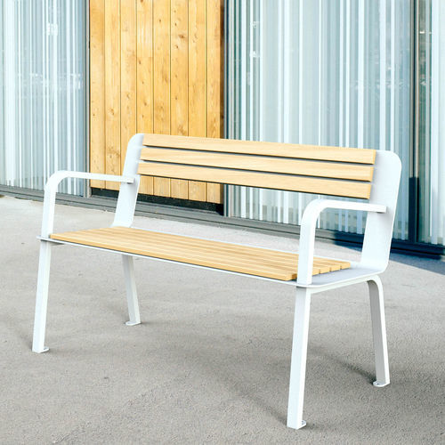 Banc public contemporain - LODGE - TF URBAN - en acier / en chêne / avec dossier