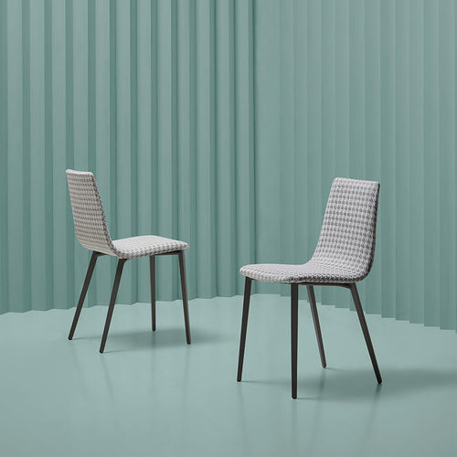 Chaise contemporaine - SALT  - MOBLIBERICA - d'intérieur / en tissu / avec piètement en métal