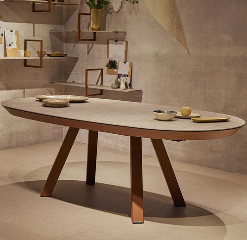 Table à manger contemporaine - ESLA - MOBLIBERICA - en céramique / avec piètement en métal / ovale