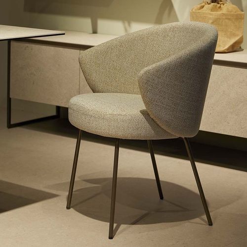 Chaise contemporaine - GAVI - MOBLIBERICA - en tissu / avec piètement en métal / tapissée