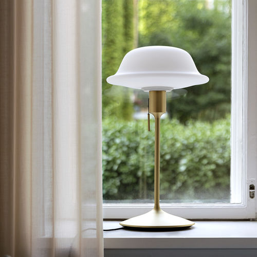 Lampe de table - BUTLER - VITA copenhagen - en acier / en verre soufflé / en opale