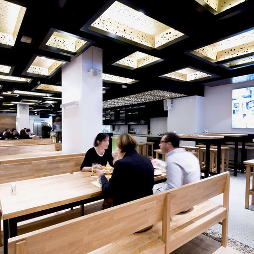 Ensemble table et bancs contemporain - Pur Natur Holzprodukte - en bois / d'intérieur / professionnel