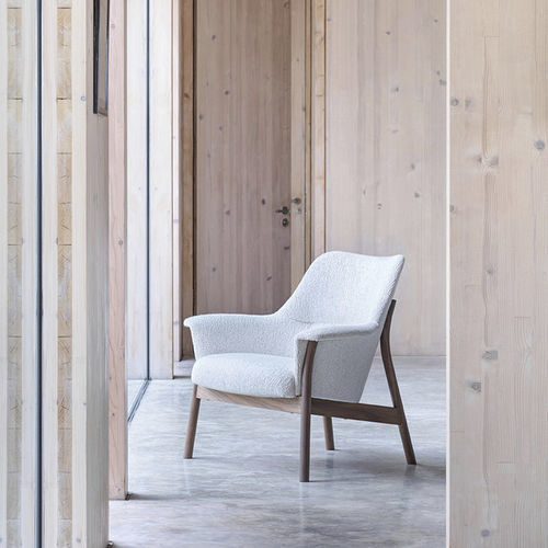Fauteuil contemporain - OXBOW - Dare Studio - en tissu / en noyer / en frêne