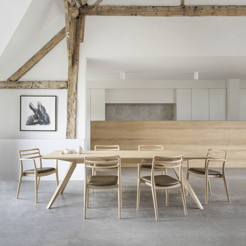 Table à manger contemporaine - OSKAR - Dare Studio - en noyer américain / en chêne naturel / avec piètement en noyer américain