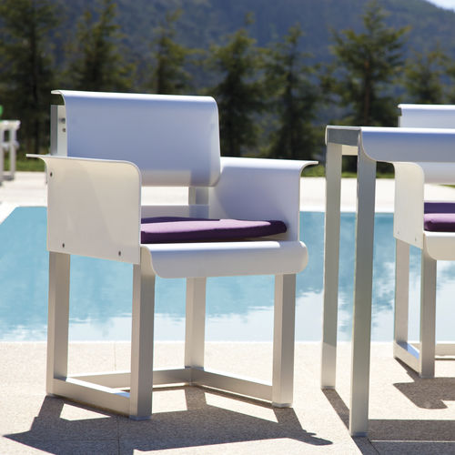 Chaise contemporaine - WEST COAST - SACHI - Premium Outdoor Furniture - d'extérieur / en aluminium / résidentielle