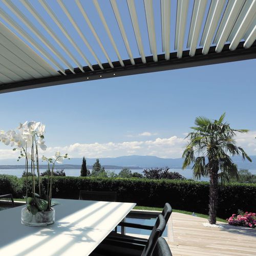 Pergola autoportée - BIO ONE - BIOSSUN - en bois / à lames orientables / couverture en bois