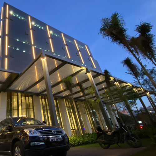 Auvent pour entrée - MANYATA BUSINESS PARK - Vector Foiltec - pour bâtiment tertiaire / en acier / en plastique