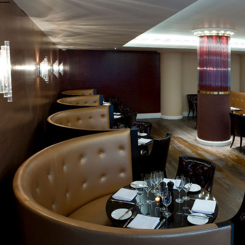 Banquette de bistrot classique - Bespoke  - Kingsgate Furniture ltd - en cuir / en bois massif / professionnelle
