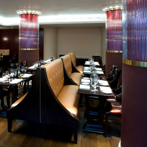 Banquette de bistrot classique - Surface Buttoned - Kingsgate Furniture ltd - en cuir / en bois massif / professionnelle