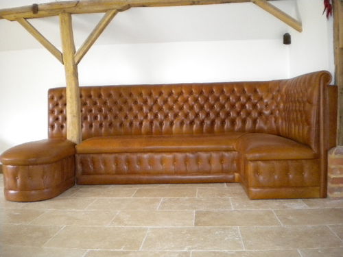 Banquette chesterfield - Bespoke  - Kingsgate Furniture ltd - en cuir / en bois massif / contract