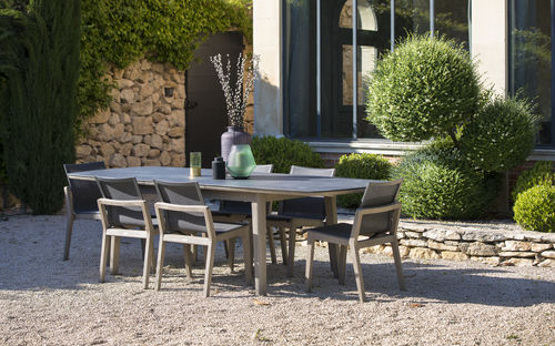 Table à manger design scandinave - COPENHAGUE - LES JARDINS - en teck / en HPL / ovale
