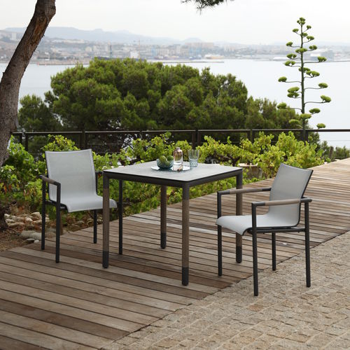 Table contemporaine - BASTINGAGE - LES JARDINS - en HPL / avec piètement en aluminium / avec piètement en teck