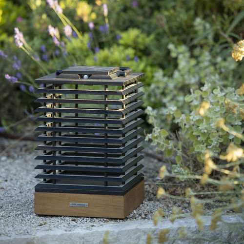 Lanterne en teck - TEKURA - LES JARDINS - en HPL