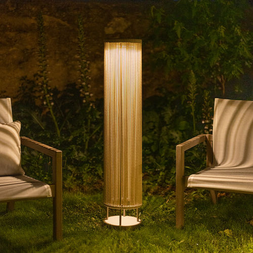 Lampe sur pied - ROP & STRIP - LES JARDINS - en aluminium / en corde / contemporaine