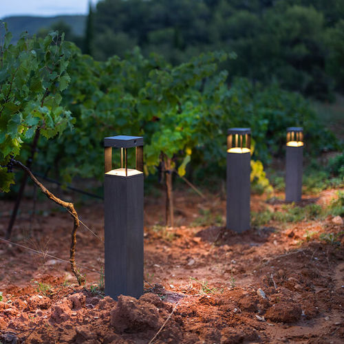 Borne d'éclairage de jardin - TECKALU : TECKA50 - LES JARDINS - contemporaine / en aluminium / solaire