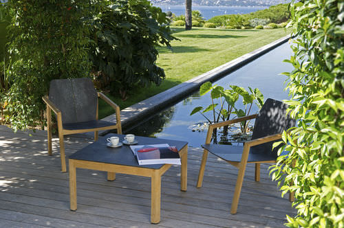 Table basse contemporaine - TEKURA - LES JARDINS - en teck / en HPL / carrée