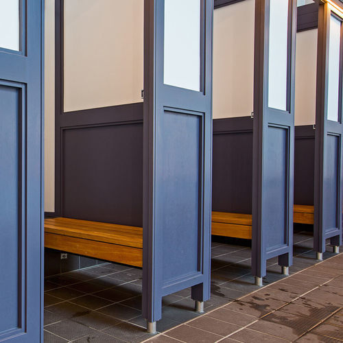 Cabine d'habillage pour établissement public - TEPID BATHS - Accsys Technologies