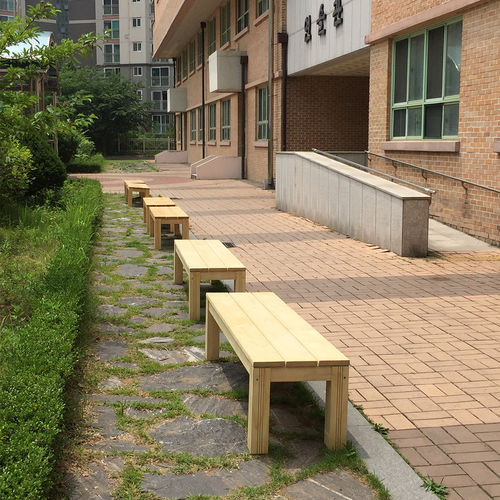Banc de jardin contemporain - SOUTH KOREA - Accsys Technologies - en bois / sans dossier / sans accoudoirs