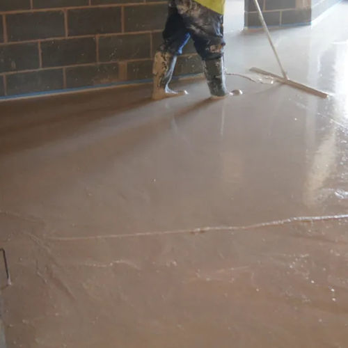 Chape flottante - HIGHFLOW® S - Aggregate Industries - en ciment / à haute résistance