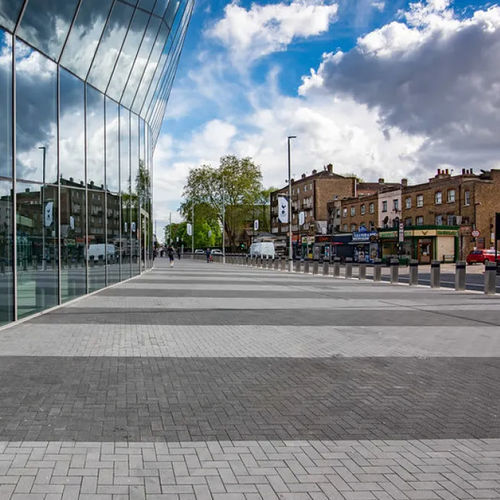 Pavé en béton - URBANPAVE   - Aggregate Industries - d'extérieur / lisse / aspect ardoise