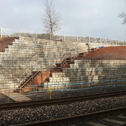 Mur de soutènement en béton - REDI-ROCK™ - CPM Group Ltd  - modulaire / préfabriqué / pour construction de pont