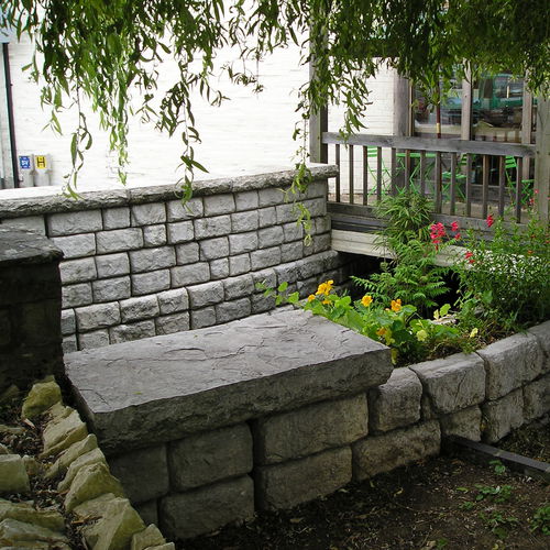 Mur de soutènement en béton - REDI-ROCK™ - CPM Group Ltd  - modulaire / routier / pour clôture de jardin