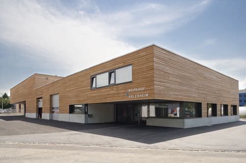 Bardage en panneaux - ARLESHEIM - Haring Engineering Ltd  - en bois / rainuré