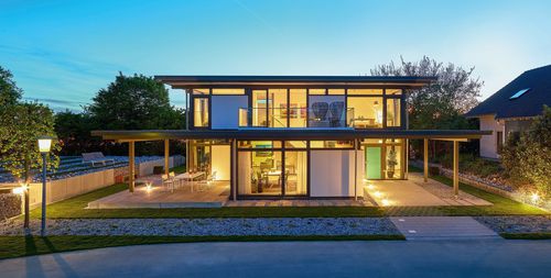 Maison préfabriquée - MODUM 10 SAMPLE 6 - Huf Haus  - écologique / contemporaine / à 2 étages