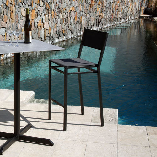 Chaise de bar contemporaine - Equinox - Barlow Tyrie - d'extérieur / en Textilene® / avec piètement en acier à revêtement par poudre
