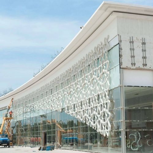 Brise-soleil en béton bfuhp Ductal® - Lafarge  - pour façade / vertical / fixe