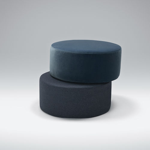Ottoman contemporain - CIRCLE - SITS Sp. z o.o. - en tissu / rond / d'intérieur