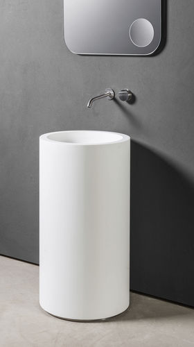 Vasque sur pied - TOWER: CUP - MAKRO - en Corian® / ronde / contemporaine