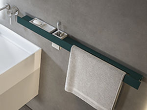 Porte-serviettes monté sur console - LINE - MOMA DESIGN - mural / en métal / pour hôtel