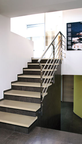 Escalier droit - GRADONE MONOLITICO - NUOVA CERAMICA CASA - à marches en céramique / contemporain / avec contremarche