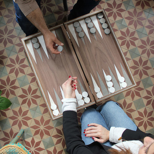 Table de backgammon contemporaine - FUNQUETRY - NADA DEBS - résidentielle / en noyer américain