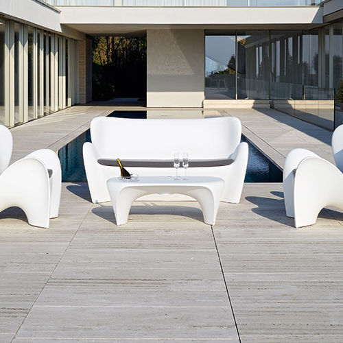 Canapé contemporain - LILY - Myyour - en polyéthylène / avec accoudoirs / avec coussin amovible