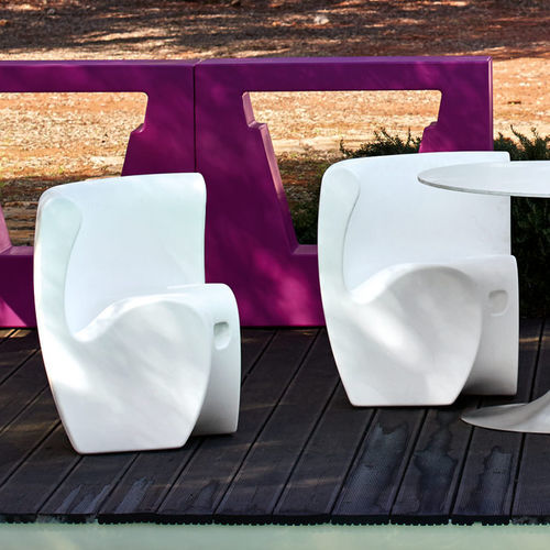 Chaise contemporaine - RHONDA - Myyour - d'extérieur / en polyéthylène / avec piètement en polyéthylène
