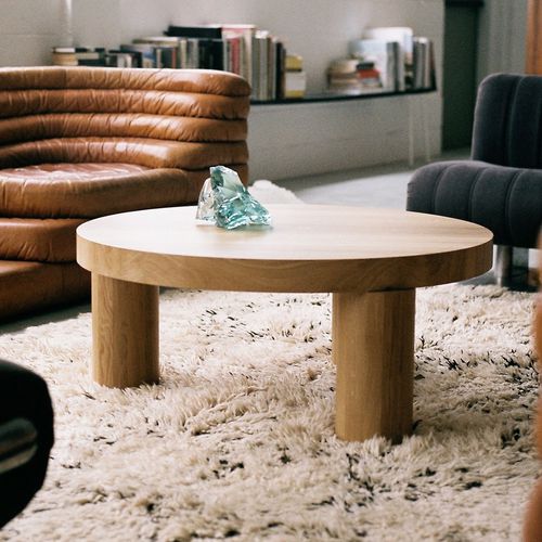 Table basse contemporaine - OFFSET - Resident - en chêne / ronde / résidentielle