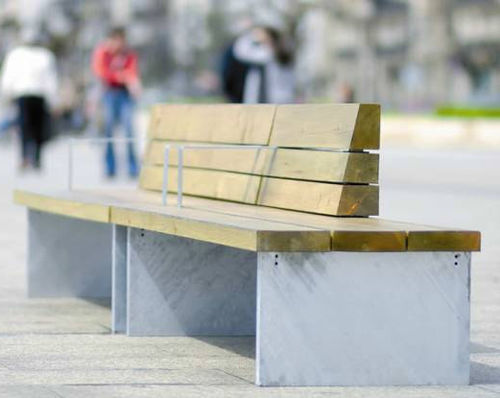 Banc public contemporain - TEMPO - Urbes 21 - en pin / en acier galvanisé / avec dossier