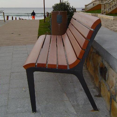 Banc public contemporain - AMANTA - Urbes 21 - en bois / en fonte / en fonte d'aluminium