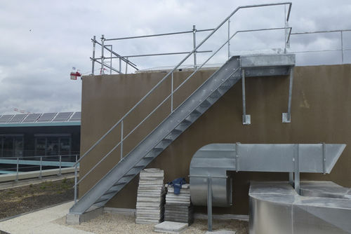 Escalier droit - ALSOLU  - à marches en métal / structure en métal / pour bâtiment tertiaire