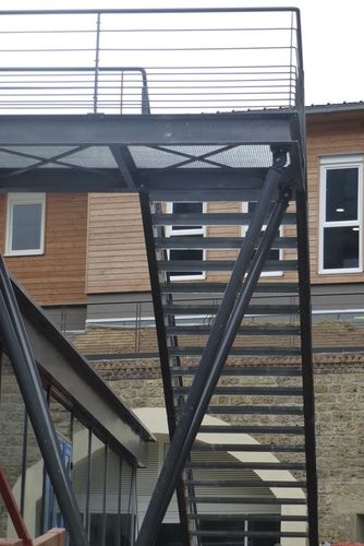 Escalier droit - ALSOLU  - à marches en métal / structure en métal / d'extérieur