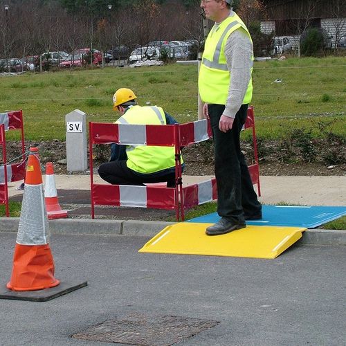 Rampe d'accès en caoutchouc - 675-0000 - BATISEC  - en plastique renforcé fibre de verre / pour personnes à mobilité réduite / portable