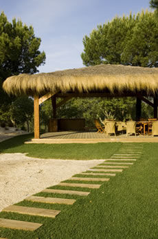 Gazebo en bois - CARMO - toit de chaume