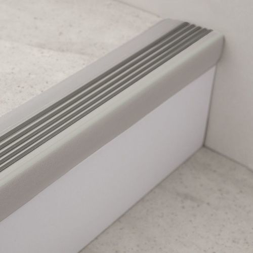 Nez de marche en PVC - TKNG A 40 - DÖLLKEN Profiles GmbH - antidérapant / photoluminescent