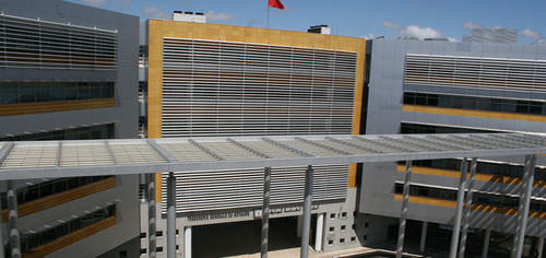 Brise-soleil en aluminium - TRÉSORERIE GÉNÉRALE DU ROYAUME  - Jet contractors - pour façade
