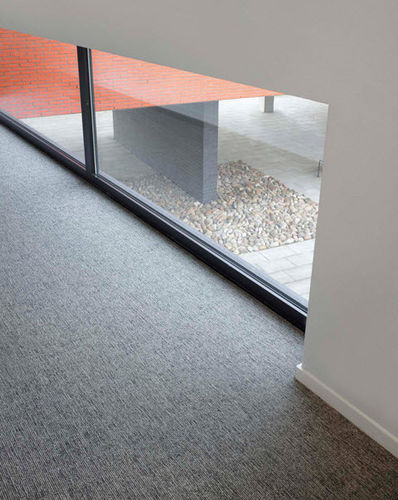 Moquette tuftée - FIRST ABSOLUTE - MODULYSS  - bouclée / synthétique / pour le tertiaire
