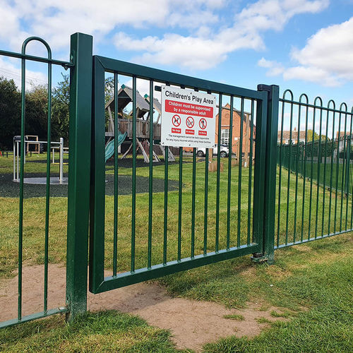 Portillon en acier à revêtement par poudre - KinderGate - ZAUN FENCING 